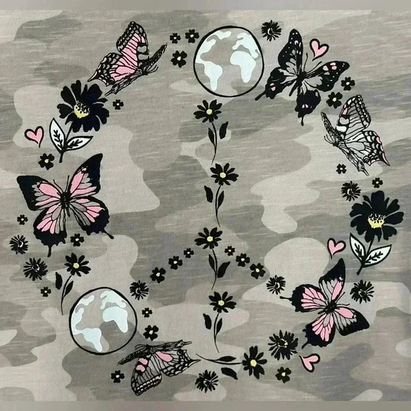 SO Girls Graphic Peace Sign Short Sleeve Camo T-shirt (606) - Picture 6 of 7